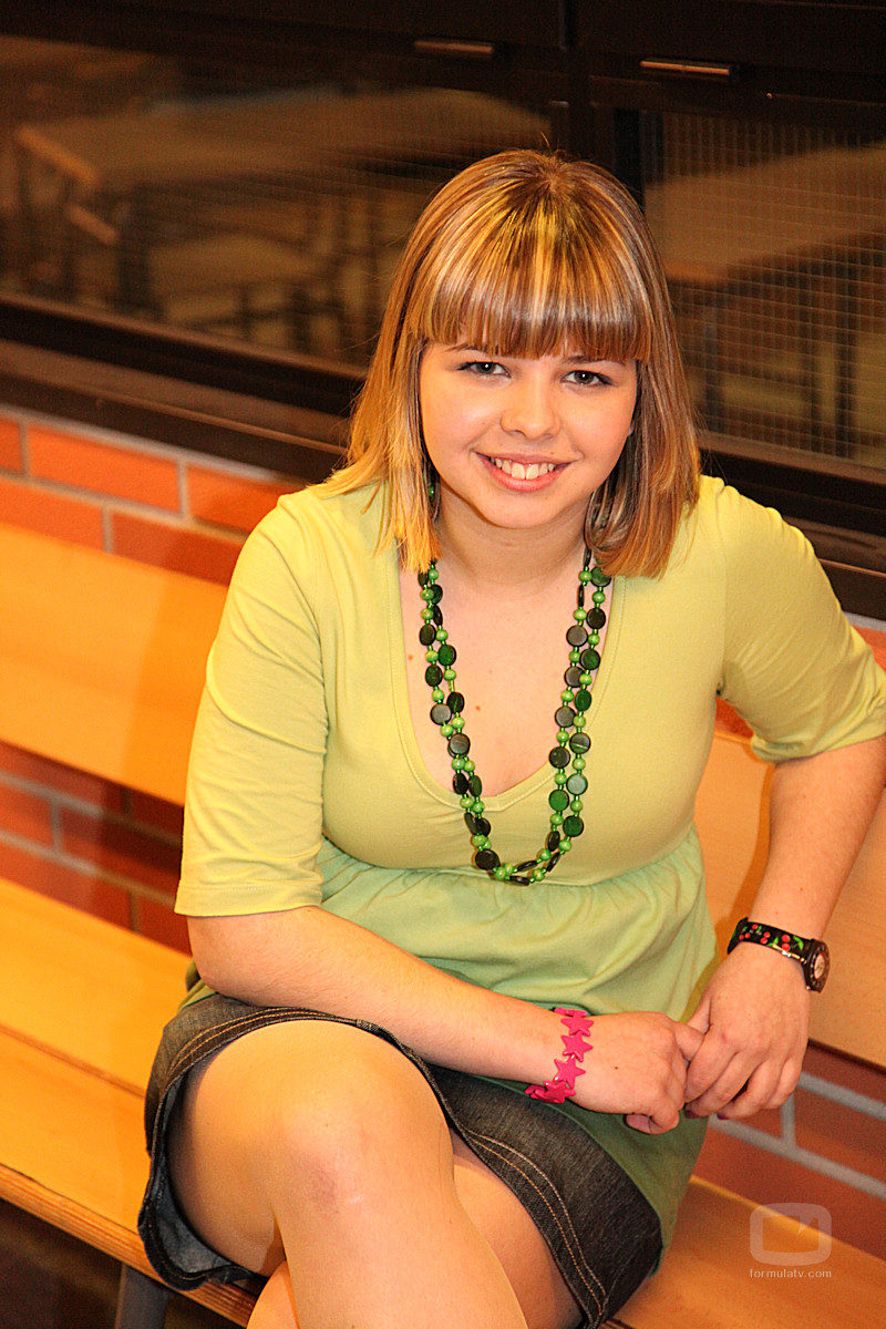 Irene Sánchez posa en una foto de la tercera temporada de 'Física o Química'