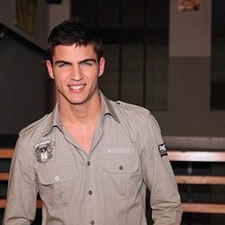 Maxi Iglesias es Cabano en la tercera temporada de 'Física o Química'