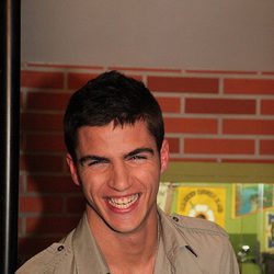 Maxi Iglesias es Cabano en 'Física o Química' en Antena 3