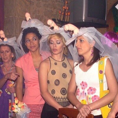 Las chicas se van despedida de soltera en 'Aquí no hay quien viva'