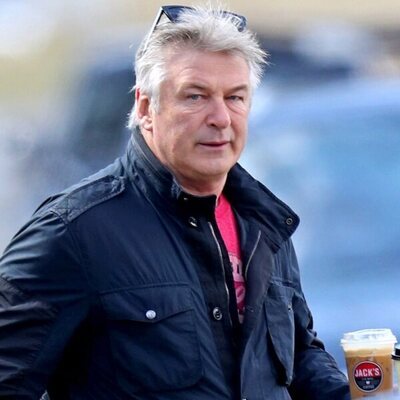 Alec Baldwin, paseando por la calle