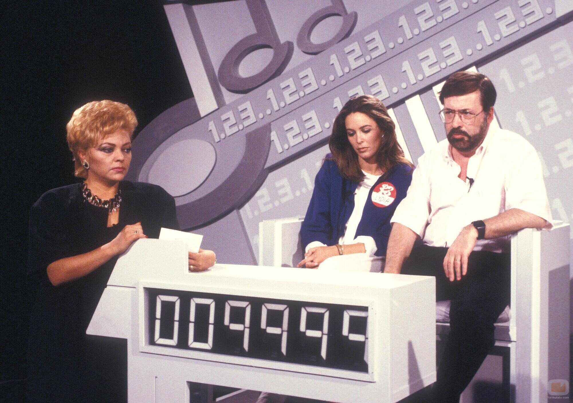 Mayra Gómez Kemp, Lydia Bosch y Chicho Ibáñez Serrador en 'Un, dos, tres'