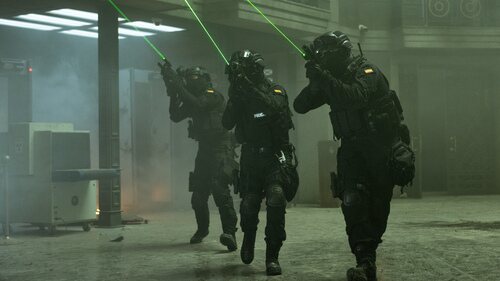 Varios policías irrumpen en la quinta parte de 'La Casa de Papel'