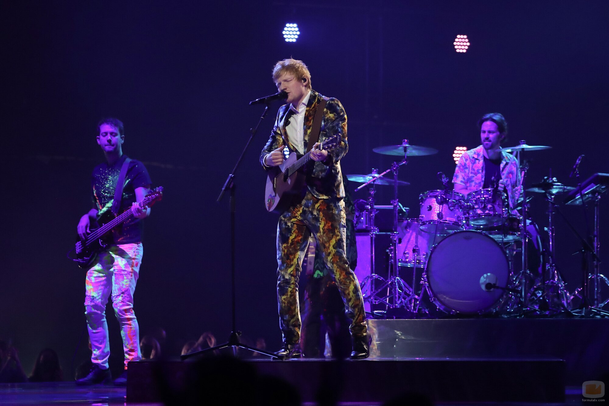 Ed Sheeran canta "Overpass Graffiti" en los MTV EMAs 2021