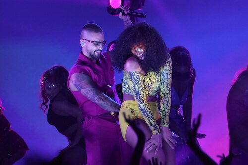 Maluma interpreta "Mama Tetema" en los MTV EMAs 2021