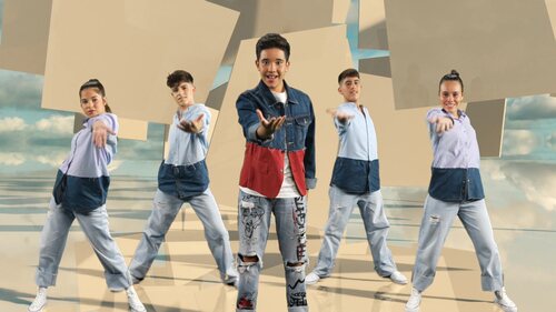 Levi Díaz y los bailarines del videoclip "Reír", el tema de España en Eurovisión Junior 2021