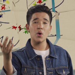 Levi Díaz cantando "Reír", la canción de España para Eurovisión Junior 2021