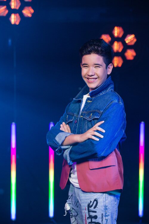 Levi Diaz posa en el videoclip de su canción "Reír", el single de España en Eurovisión Junior 2021