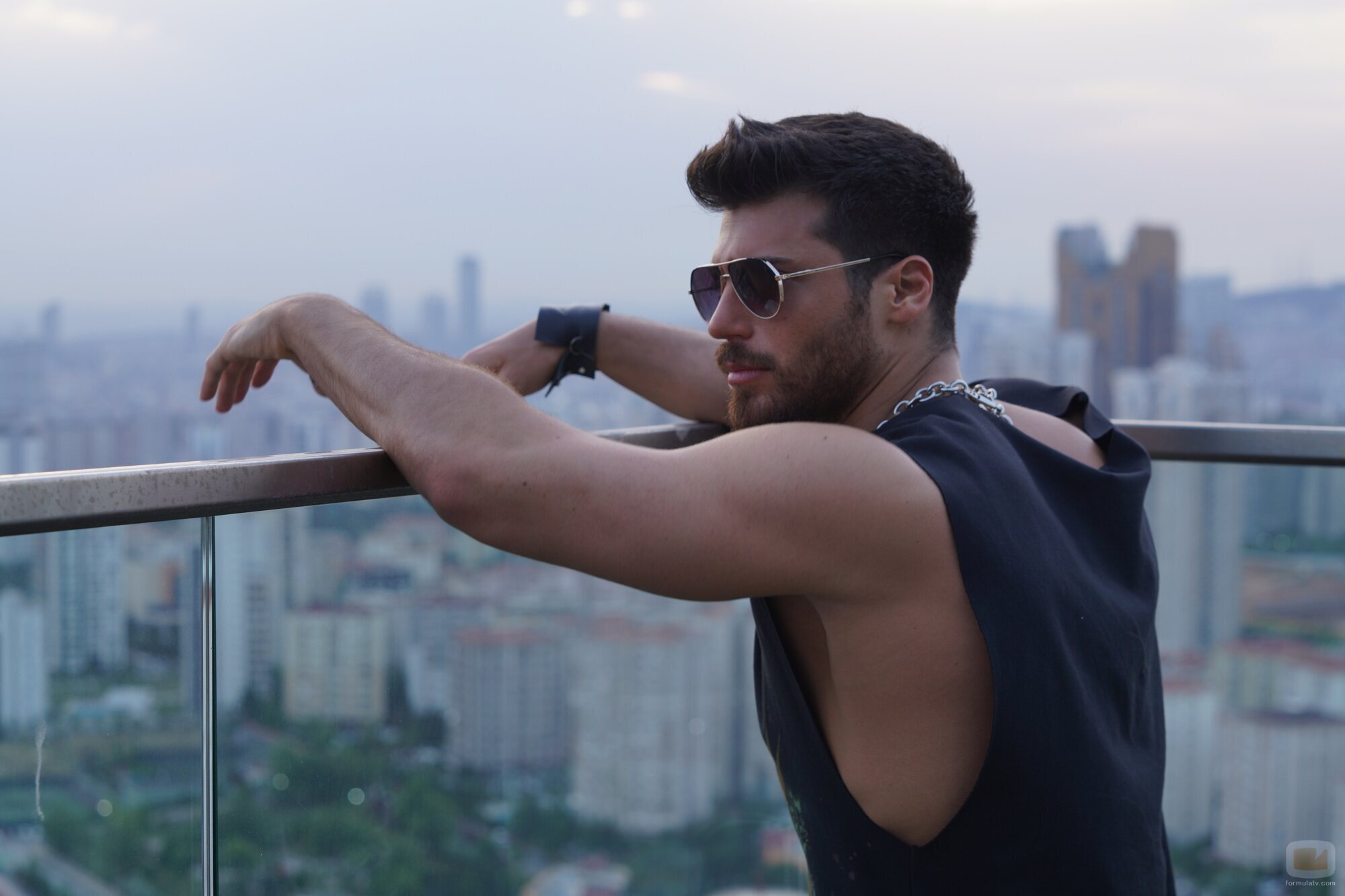 Can Yaman, en 'El hombre equivocado'