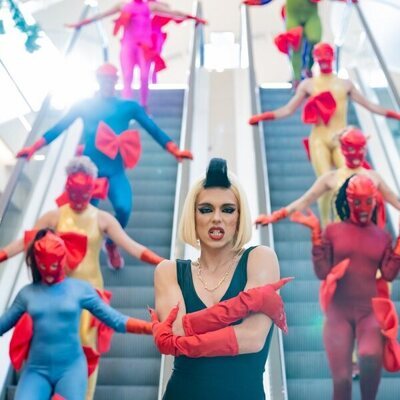 Samantha Hudson y varios bailarines, en 'Una Navidad con Samantha Hudson'