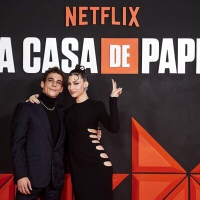 Miguel Herrán y Úrsula Corberó, en el photocall de la última entrega de 'La Casa de Papel'