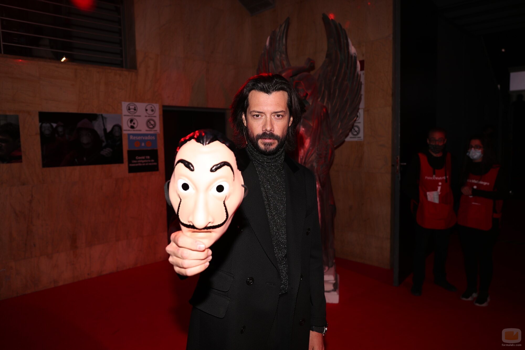 Álvaro Morte posa en la presentación de la última entrega de 'La Casa de Papel'