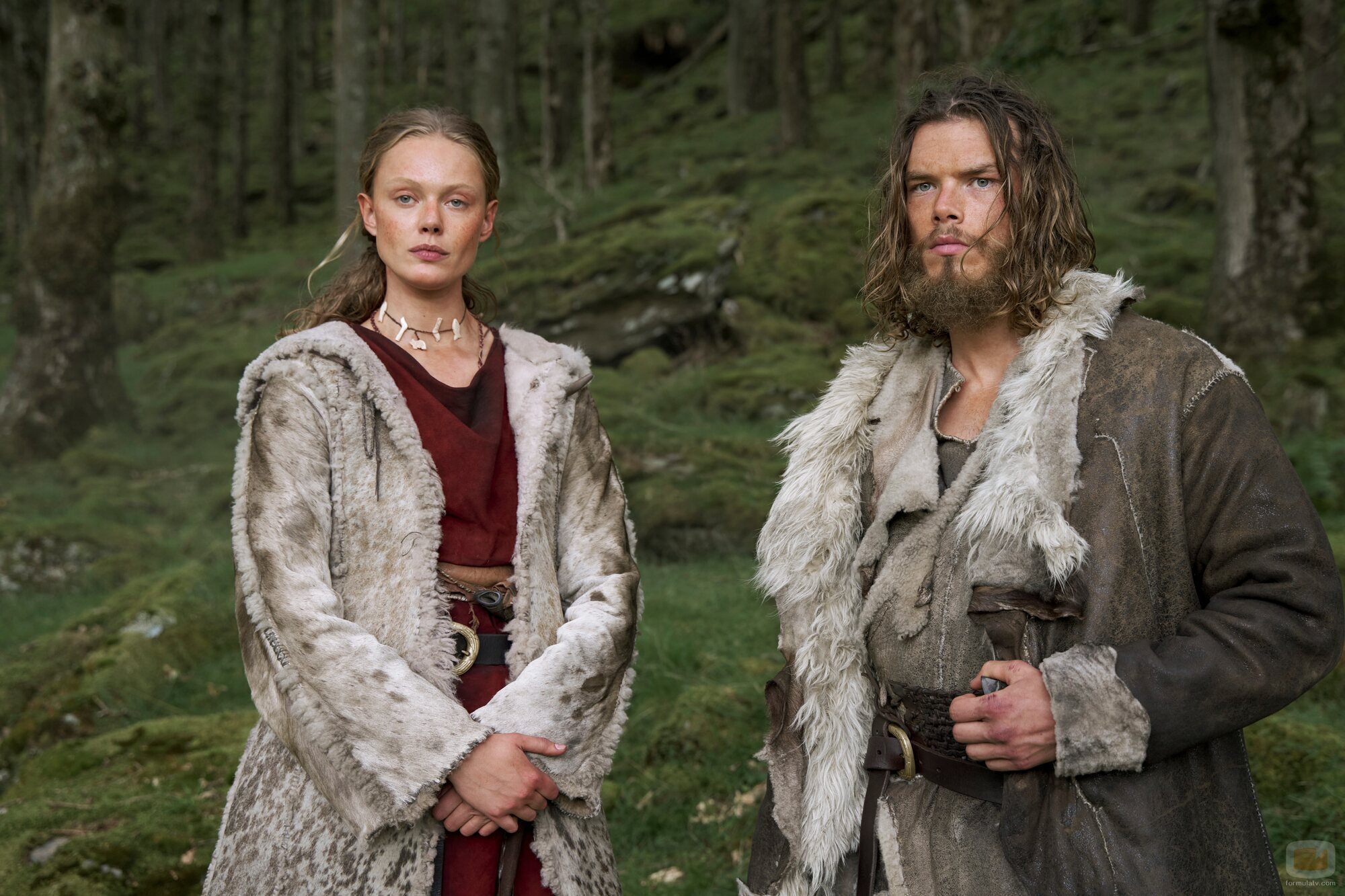 Frida Gustavsson y Sam Corlett en 'Vikings: Valhalla'