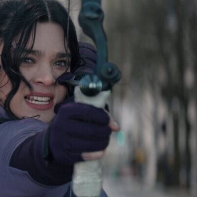Kate Bishop dispara una flecha en 'Ojo de Halcón'