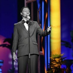 Nia Correia imita a Antonio Machín en la Gala 5 de 'Tu cara me suena 9'