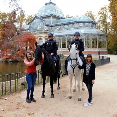 Elena Ballesteros y Andrea del Río, en el calendario solidario de 'Servir y proteger'