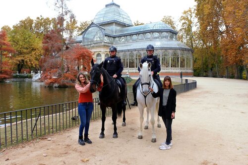 Elena Ballesteros y Andrea del Río, en el calendario solidario de 'Servir y proteger'