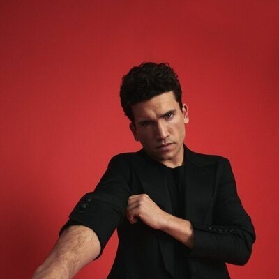 Posado promocional de Jaime Lorente para 'La Casa de Papel', parte 5, volumen 2