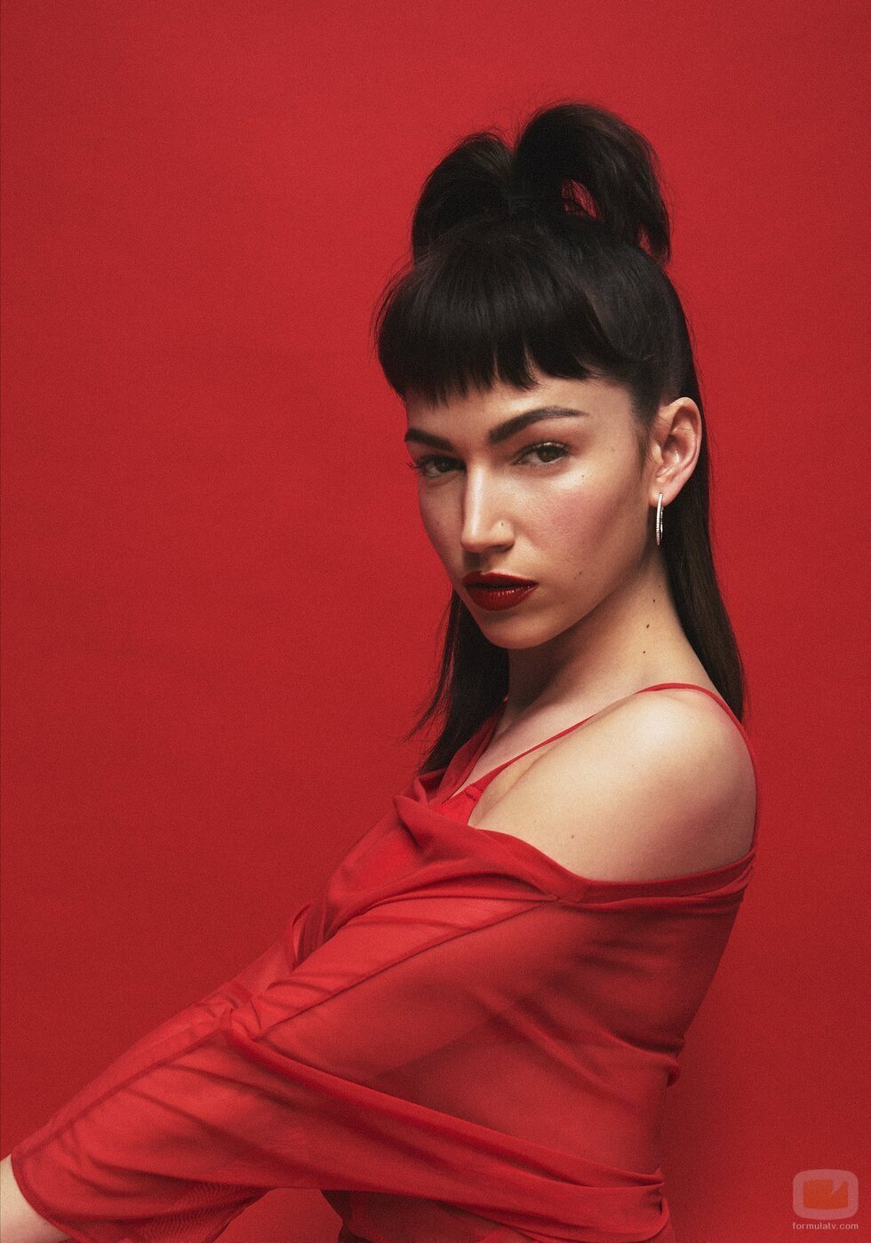 Posado promocional de Úrsula Corberó del volumen 2 de la parte 5 de 'La Casa de Papel'