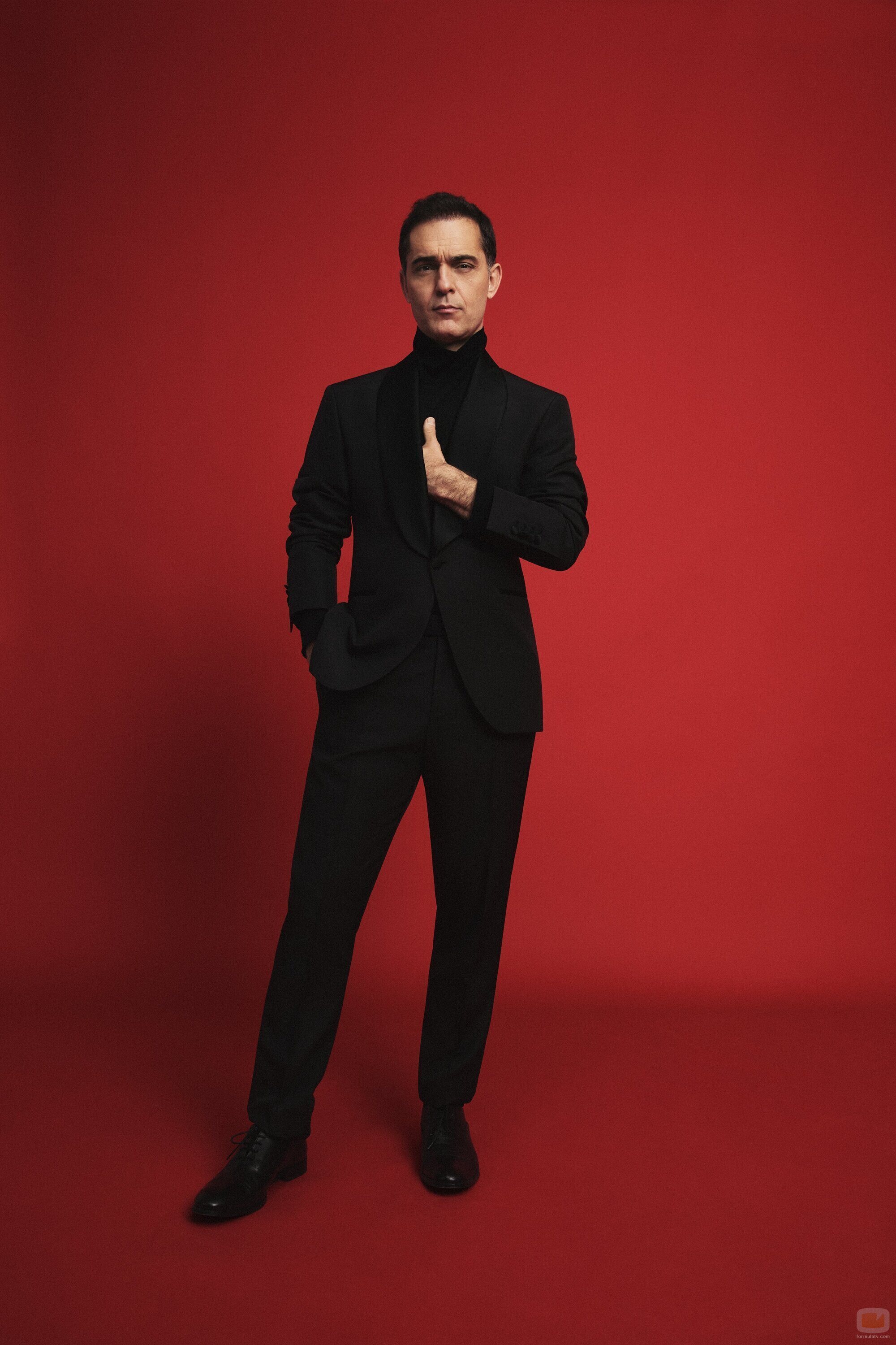 Posado promocional de Pedro Alonso para 'La Casa de Papel' por la parte 5 (volumen 2)