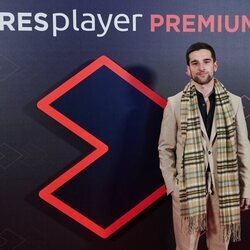 Carlos Alcaide, frente a la prensa en la alfombra roja de Atresplayer Premium