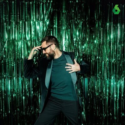 Dani Mateo posa para las Campanadas 2021-2022 en laSexta