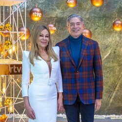 Ana Obregón y Boris Izaguirre, presentadores de 'Telepasión' en La 1