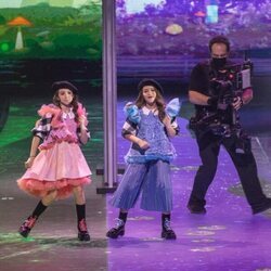 Jovana y Dunja, cantando en Eurovisión Junior 2021