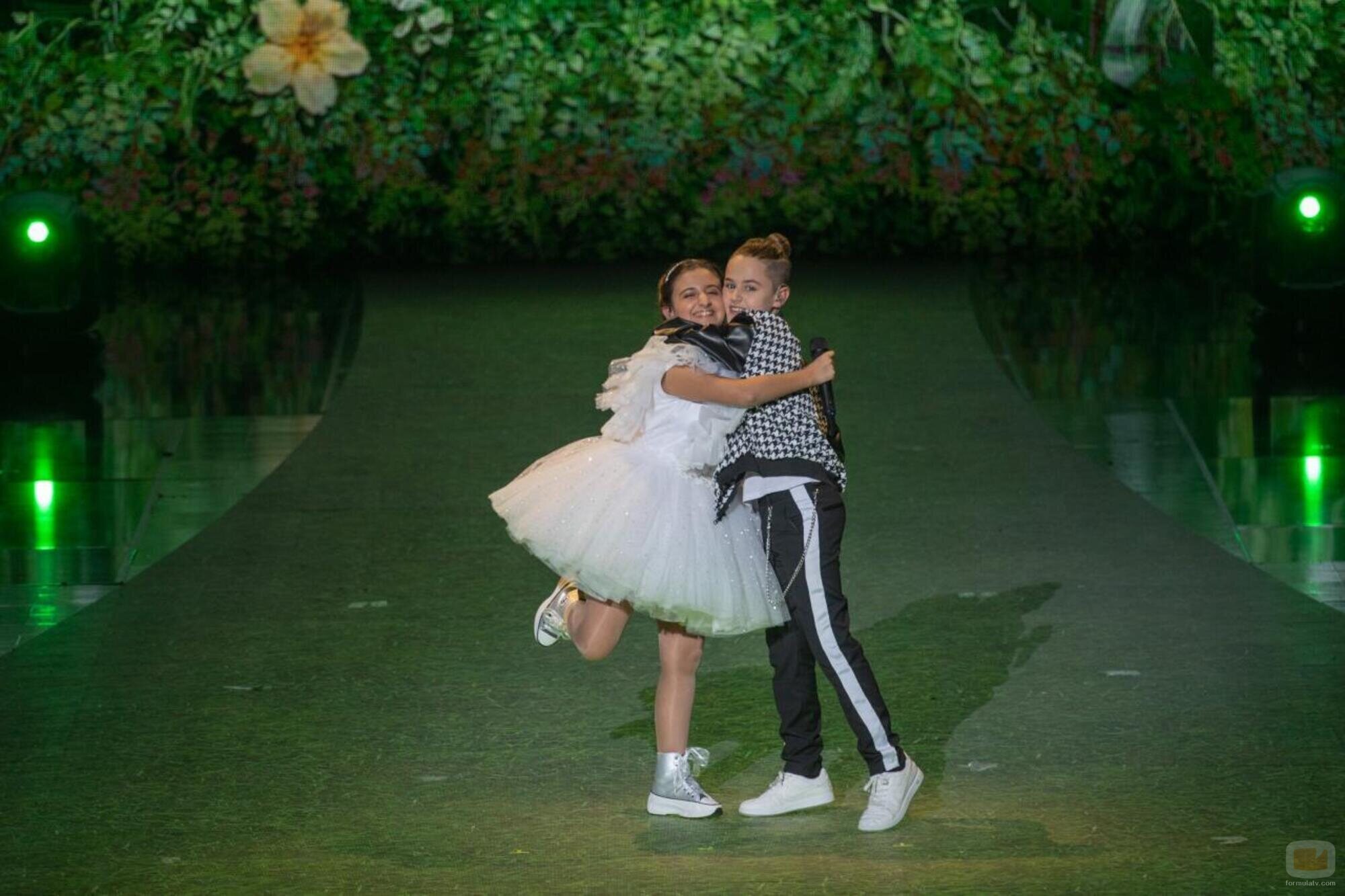 Ike & Kaya, durante la Final de Eurovisión Junior 2021