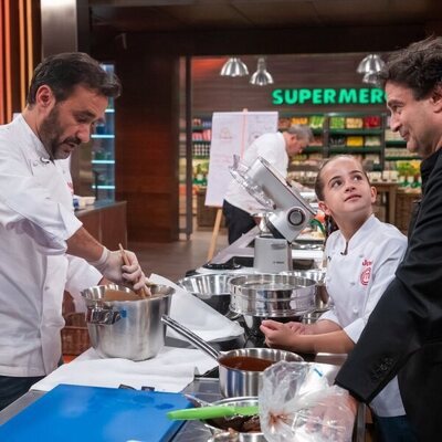 Juanma Castaño junto a Pepe Rodríguez y Aurora en 'MasterChef Junior 9'