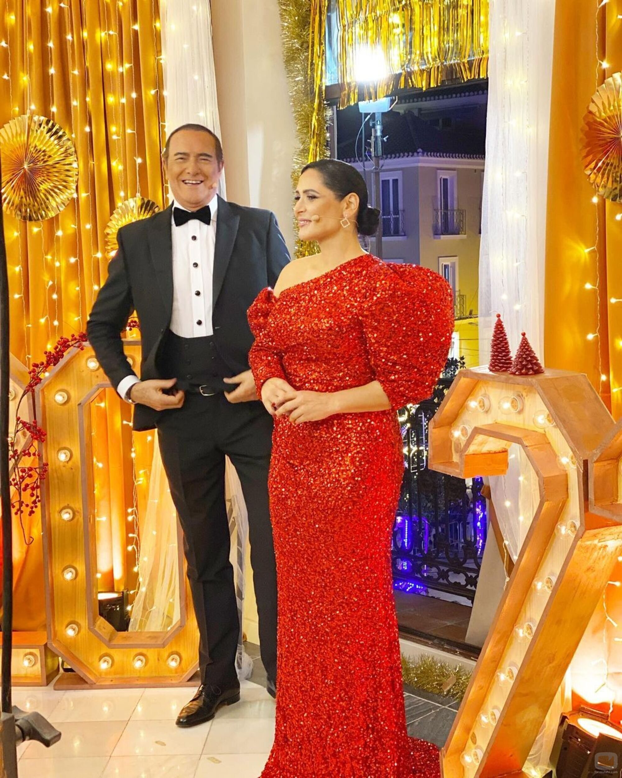 Antonio Jiménez y Rosa López, presentadores de las Campanadas en Trece