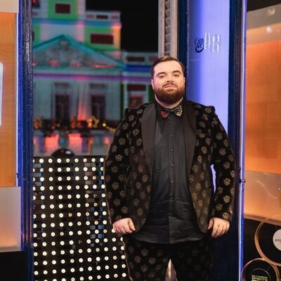 Ibai Llanos posa en el balcón de las Campanadas 2021-2022