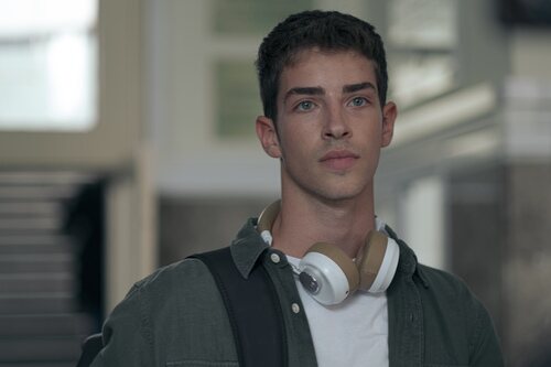 Manu Ríos, en la serie 'La edad de la ira'