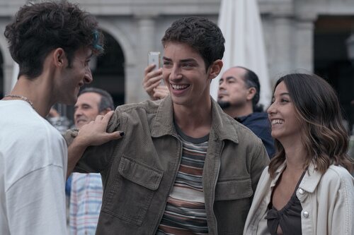 Manu Ríos y Amaia Aberasturi, en 'La edad de la ira'