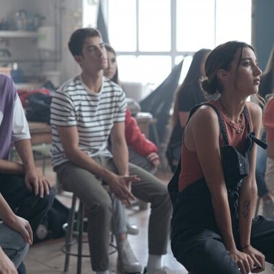 Manu Ríos y Amaia Aberasturi en 'La edad de la ira'