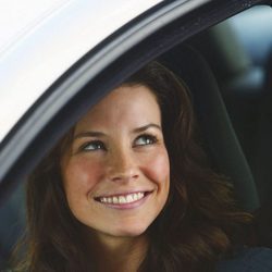 Kate Austen en un coche en 'Perdidos'