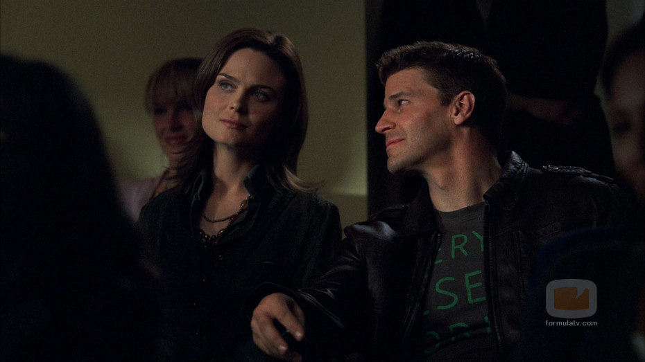 Booth mira a Brenan en 'Bones'