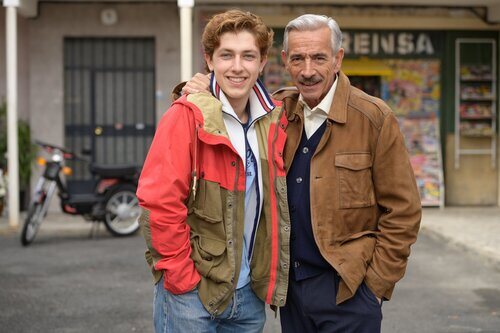 Asier Valdestilla e Imanol Arias en la temporada 22 de 'Cuéntame'