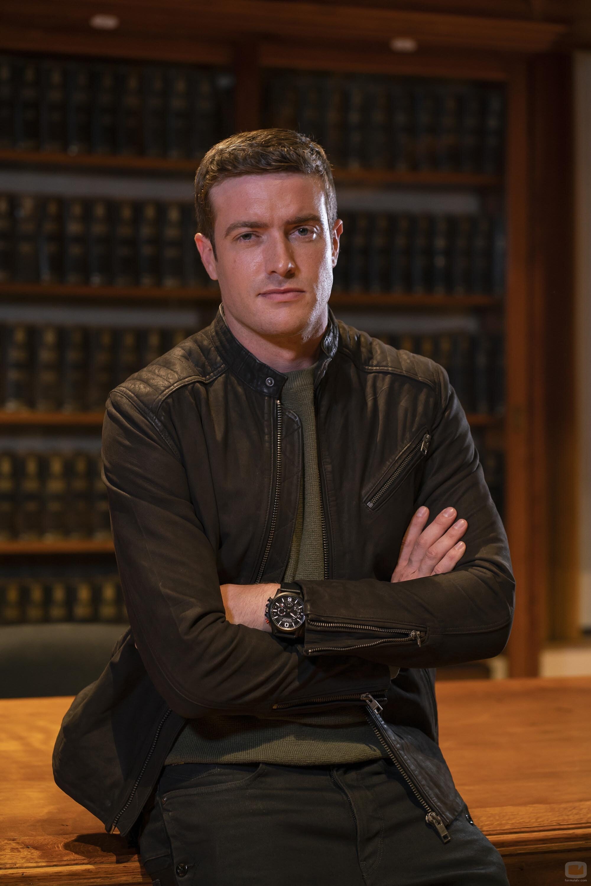 Raúl Mérida es Héctor en 'Los misterios de Laura'