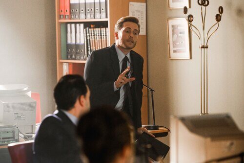 Pablo Rivero en una secuencia de la temporada 22 de 'Cuéntame'