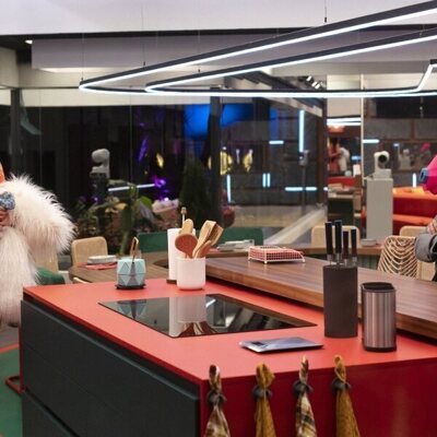 Laila y un concursante anónimo en 'Secret Story 2'
