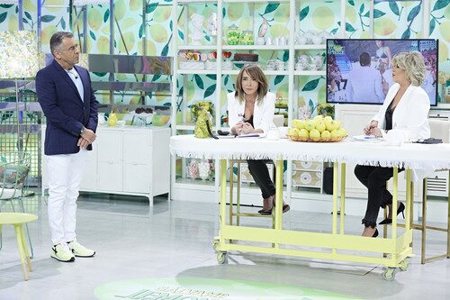 Las presentadoras de 'Sálvame Lemon Tea' con Jorge Javier Vázquez