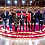 Jordi Hurtado junto a otros presentadores en el especial del 25º aniversario de 'Saber y ganar'