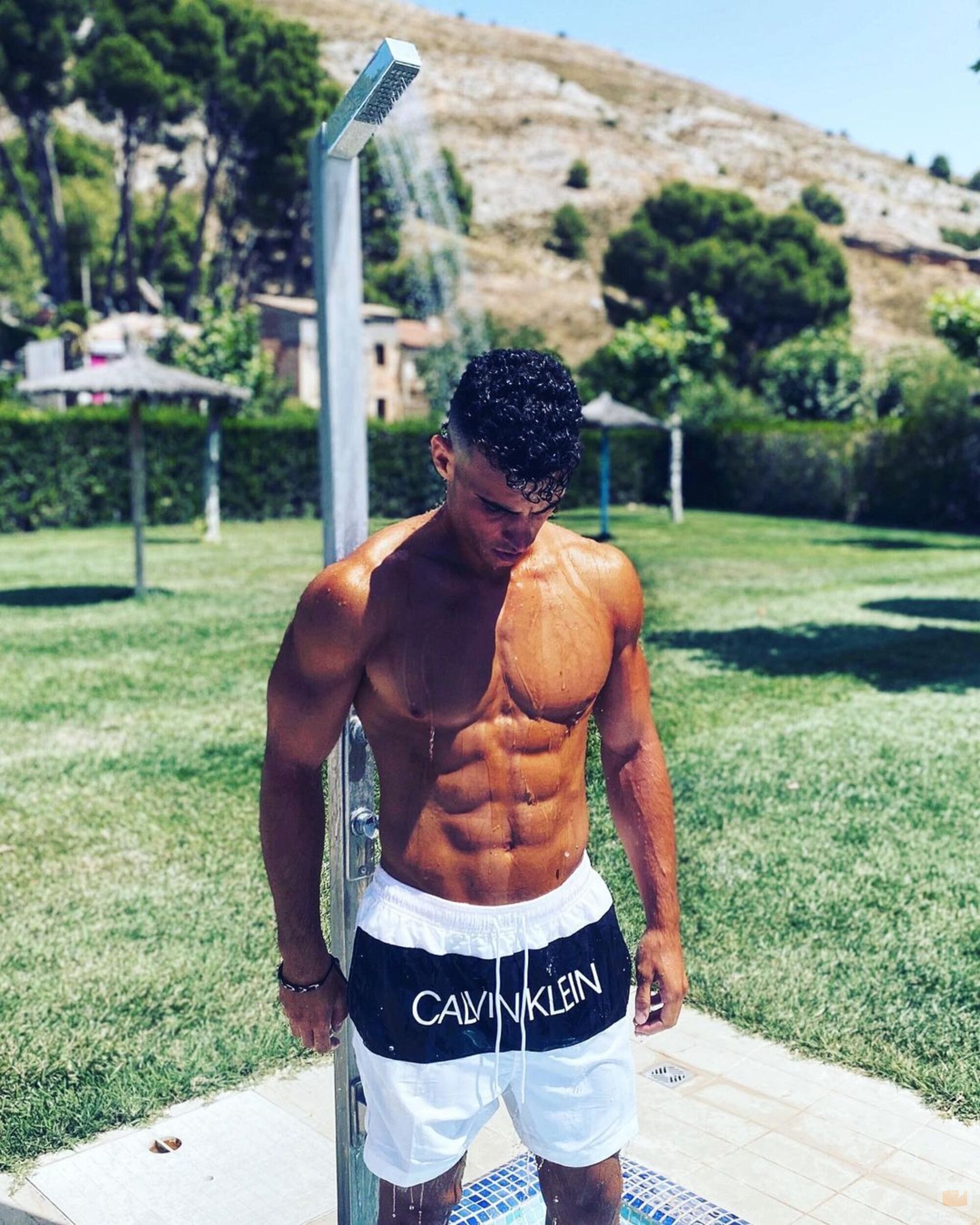 Adrián Tello, concursante de 'Secret Story 2', sin camiseta
