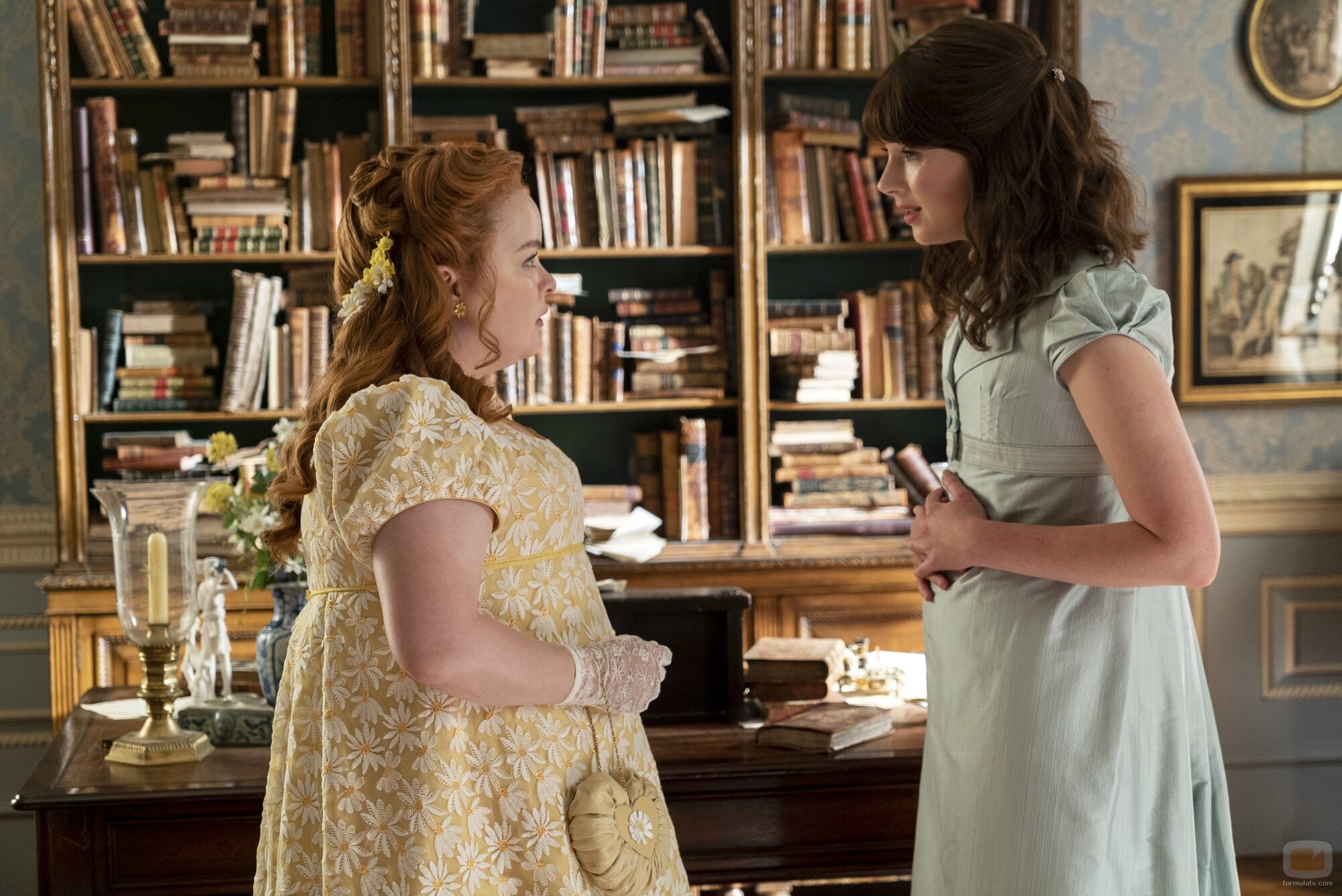 Penelope Featherington y Eloise Bridgerton en la segunda temporada de 'Los Bridgerton'