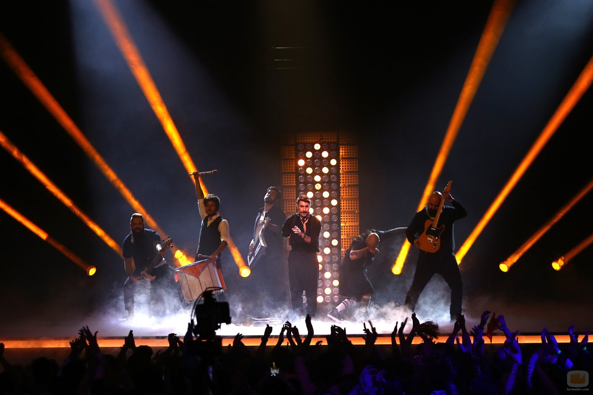 Rayden, junto a sus músicos en la Semifinal 2 del Benidorm Fest