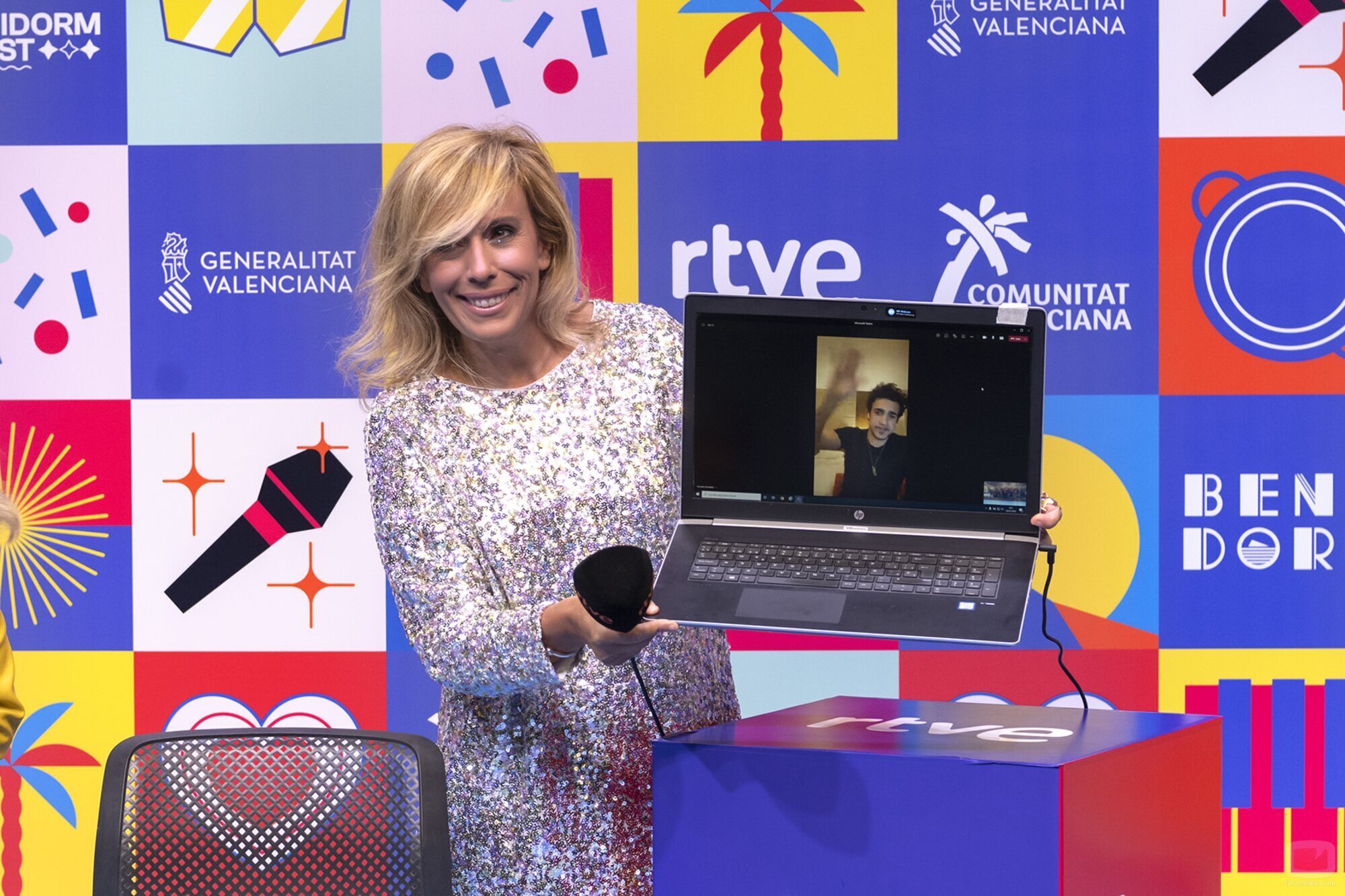 María Eizaguirre, en videollamada con Gonzalo Hermida, finalista del Benidorm Fest