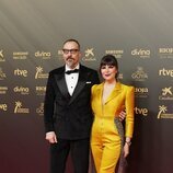 Fele Martínez y Mónica Regueiro posan en la alfombra roja de los Goya 2022