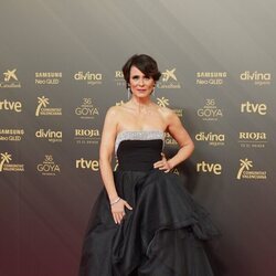 Aitana Sánchez-Gijón posa en la alfombra roja de los Goya 2022