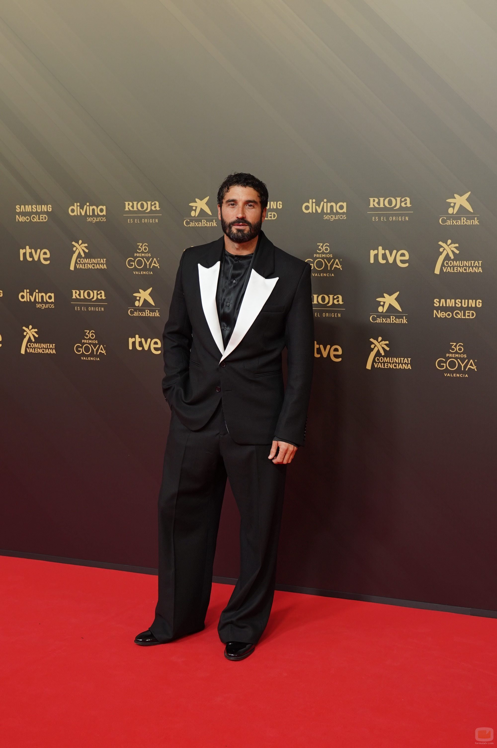 Álex García posa en la alfombra roja de los Goya 2022